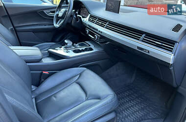 Позашляховик / Кросовер Audi Q7 2019 в 