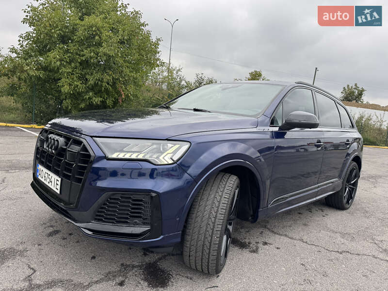 Позашляховик / Кросовер Audi Q7 2019 в Ужгороді