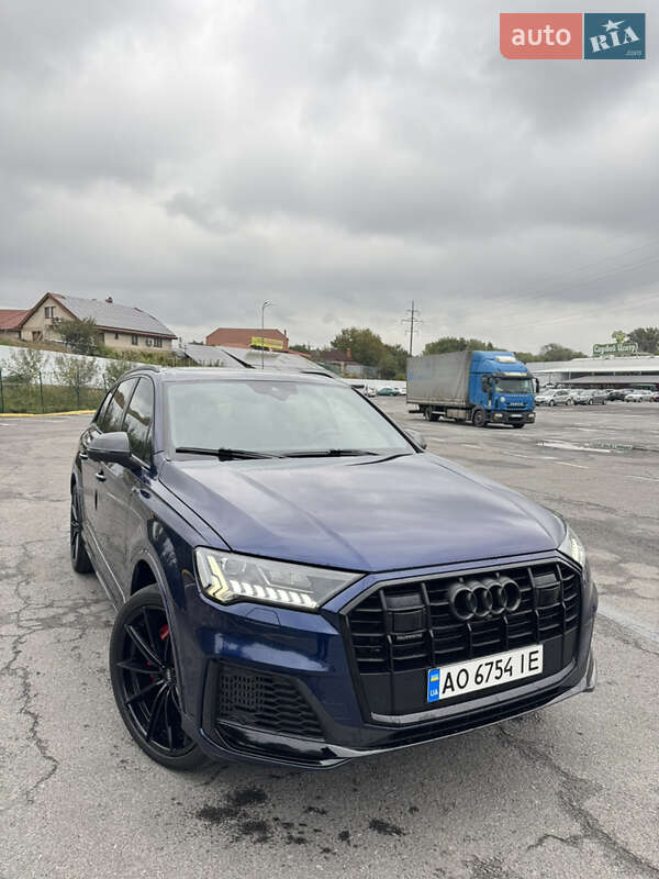 Позашляховик / Кросовер Audi Q7 2019 в Ужгороді