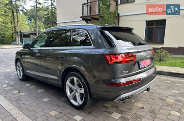 Позашляховик / Кросовер Audi Q7 2018 в 