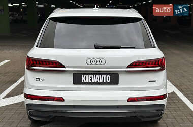 Позашляховик / Кросовер Audi Q7 2019 в 
