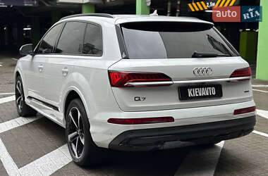 Позашляховик / Кросовер Audi Q7 2019 в 