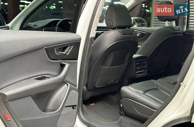 Позашляховик / Кросовер Audi Q7 2019 в 