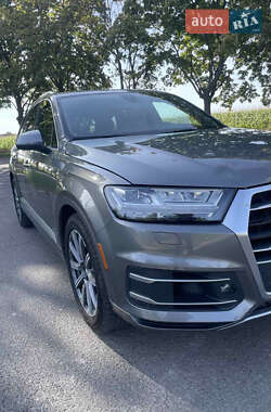 Позашляховик / Кросовер Audi Q7 2017 в  фото 2 Позашляховик / Кросовер Audi Q7 2017 в