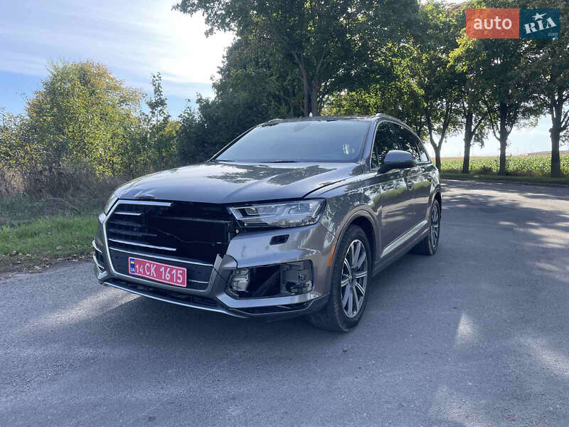 Позашляховик / Кросовер Audi Q7 2017 в  фото Позашляховик / Кросовер Audi Q7 2017 в