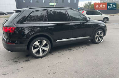 Позашляховик / Кросовер Audi Q7 2015 в 