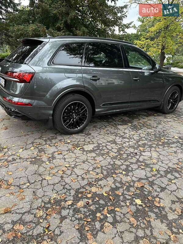Внедорожник / Кроссовер Audi Q7 2021 в Киеве