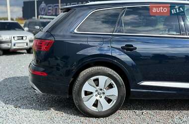 Позашляховик / Кросовер Audi Q7 2016 в 
