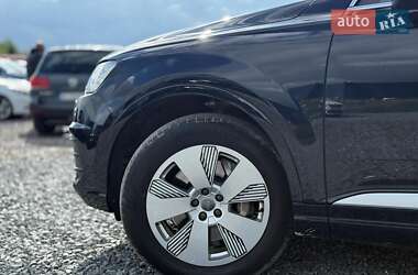 Позашляховик / Кросовер Audi Q7 2016 в 