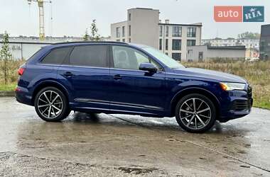 Позашляховик / Кросовер Audi Q7 2020 в 