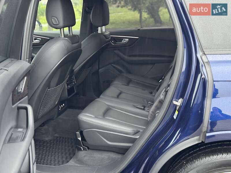 Позашляховик / Кросовер Audi Q7 2020 в Івано-Франківську