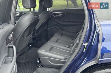 Позашляховик / Кросовер Audi Q7 2020 в 