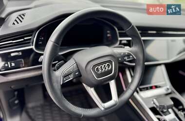 Позашляховик / Кросовер Audi Q7 2020 в 