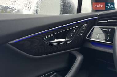 Позашляховик / Кросовер Audi Q7 2020 в 