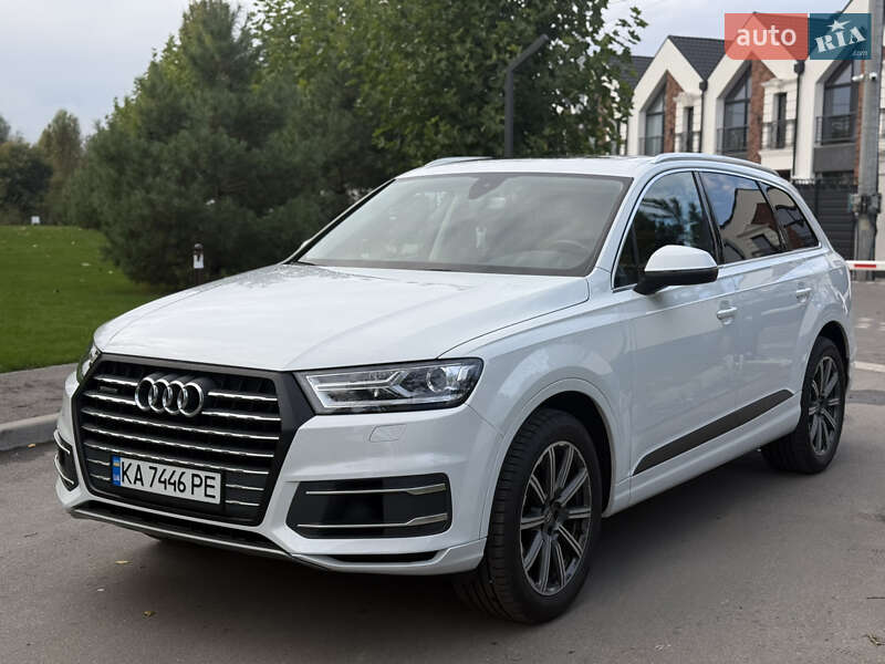Позашляховик / Кросовер Audi Q7 2016 в 