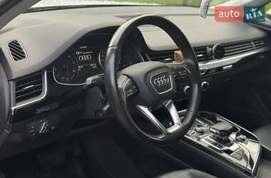 Позашляховик / Кросовер Audi Q7 2016 в 