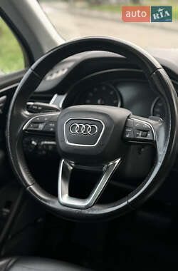 Позашляховик / Кросовер Audi Q7 2016 в 