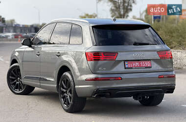 Внедорожник / Кроссовер Audi Q7 2017 в 