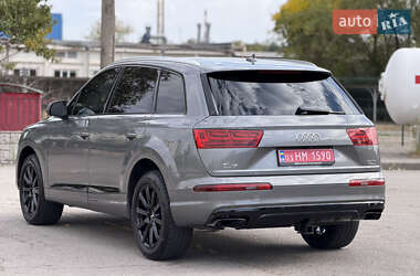 Внедорожник / Кроссовер Audi Q7 2017 в 