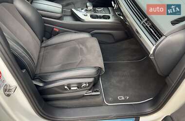 Позашляховик / Кросовер Audi Q7 2018 в 