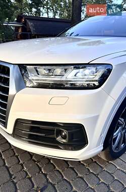 Внедорожник / Кроссовер Audi Q7 2017 в 