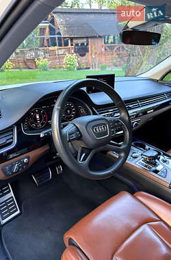 Внедорожник / Кроссовер Audi Q7 2017 в 