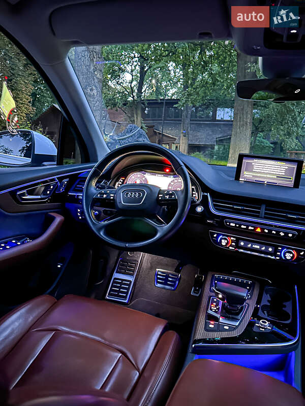 Позашляховик / Кросовер Audi Q7 2017 в Львові