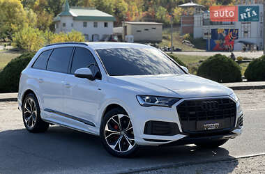 Внедорожник / Кроссовер Audi Q7 2021 в 