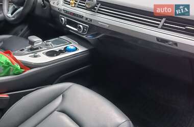 Внедорожник / Кроссовер Audi Q7 2017 в 