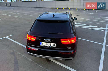 Внедорожник / Кроссовер Audi Q7 2017 в 