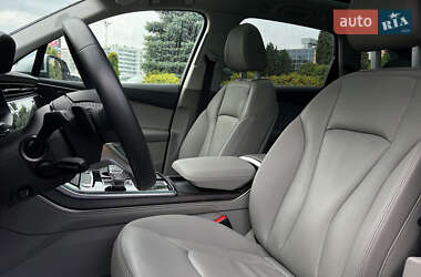 Внедорожник / Кроссовер Audi Q7 2022 в 