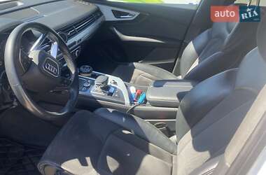 Позашляховик / Кросовер Audi Q7 2019 в 
