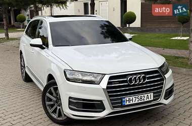 Позашляховик / Кросовер Audi Q7 2018 в 