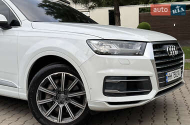 Позашляховик / Кросовер Audi Q7 2018 в 