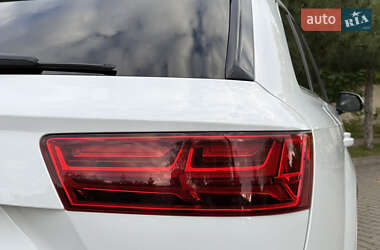 Позашляховик / Кросовер Audi Q7 2018 в 