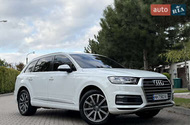 Позашляховик / Кросовер Audi Q7 2018 в 
