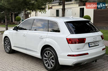 Позашляховик / Кросовер Audi Q7 2018 в 