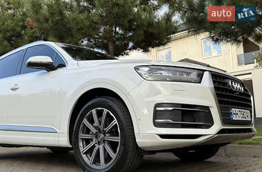 Позашляховик / Кросовер Audi Q7 2018 в 