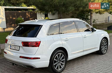 Позашляховик / Кросовер Audi Q7 2018 в 