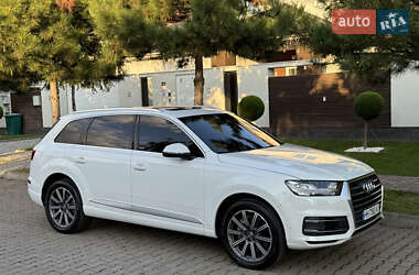 Позашляховик / Кросовер Audi Q7 2018 в 
