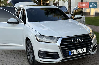 Позашляховик / Кросовер Audi Q7 2018 в 