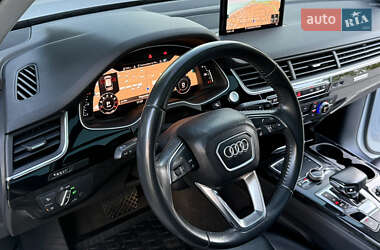 Позашляховик / Кросовер Audi Q7 2018 в 