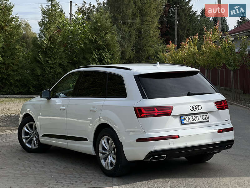 Позашляховик / Кросовер Audi Q7 2017 в Ужгороді