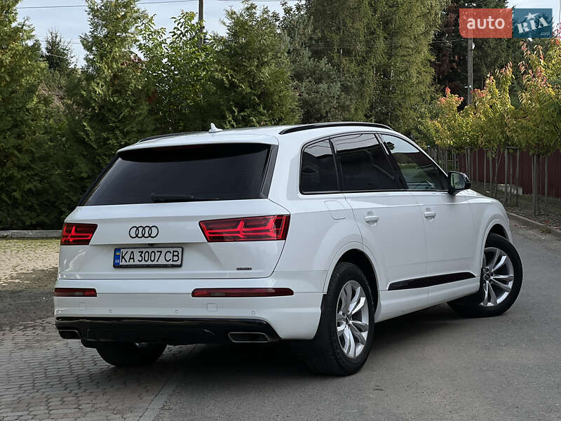 Позашляховик / Кросовер Audi Q7 2017 в Ужгороді