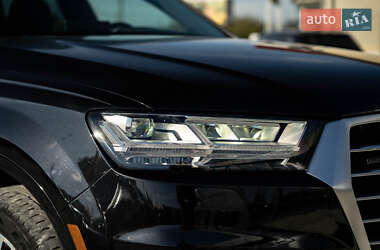 Позашляховик / Кросовер Audi Q7 2017 в 