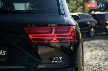 Позашляховик / Кросовер Audi Q7 2017 в 