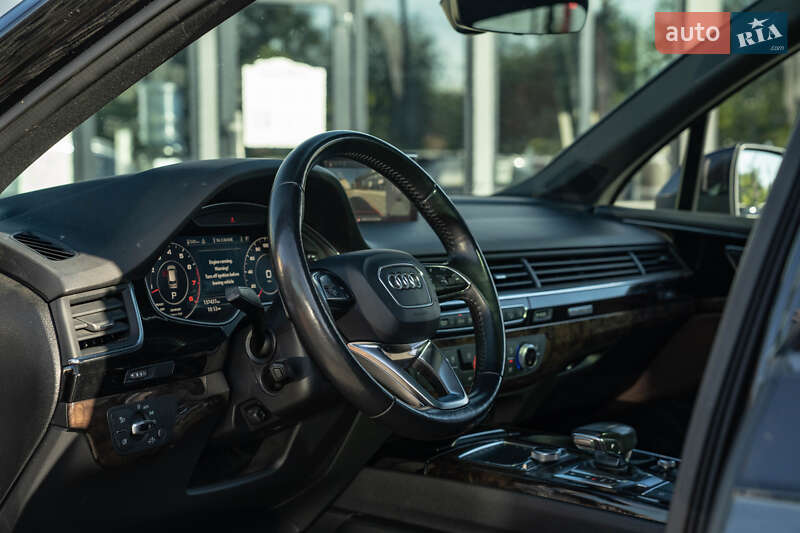 Внедорожник / Кроссовер Audi Q7 2017 в Черновцах