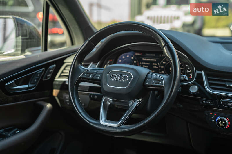 Внедорожник / Кроссовер Audi Q7 2017 в Черновцах
