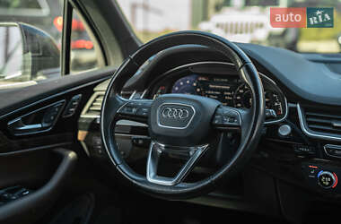 Позашляховик / Кросовер Audi Q7 2017 в 