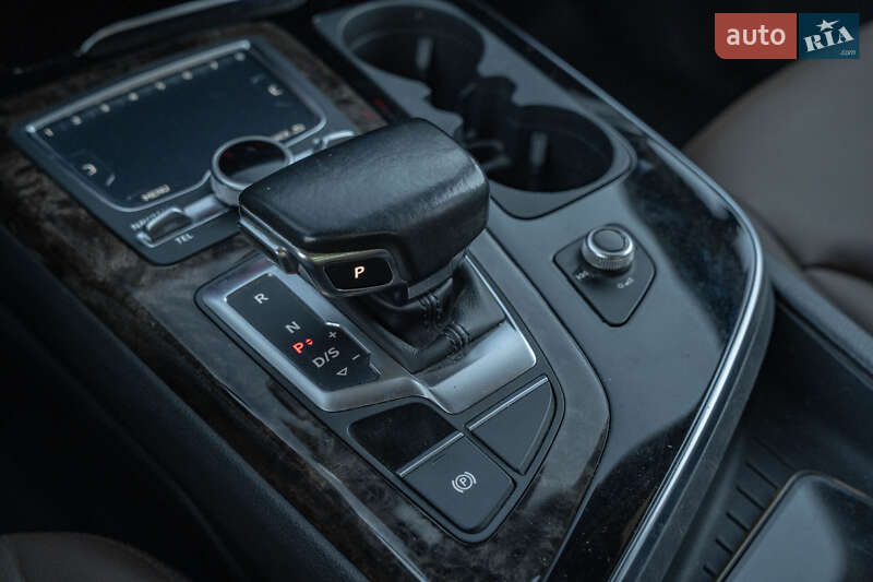 Внедорожник / Кроссовер Audi Q7 2017 в Черновцах